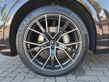 AUDI Q8 55 TFSI quattro tiptr. S line PANO AHK MATRIX