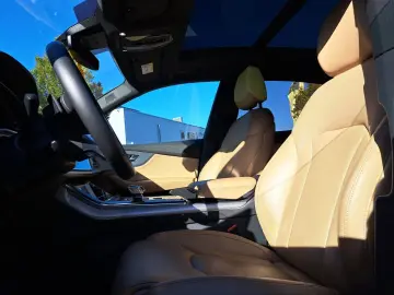 AUDI Q8 55 TFSI quattro tiptr. S line PANO AHK MATRIX