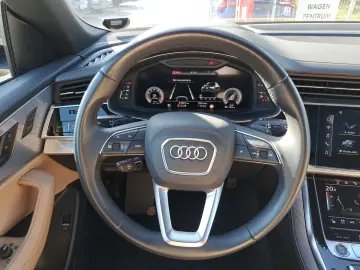 AUDI Q8 55 TFSI quattro tiptr. S line PANO AHK MATRIX