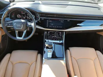 AUDI Q8 55 TFSI quattro tiptr. S line PANO AHK MATRIX