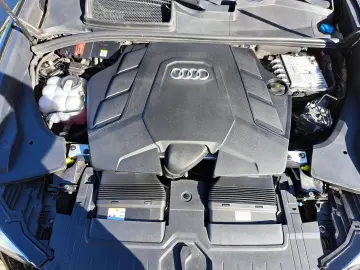 AUDI Q8 55 TFSI quattro tiptr. S line PANO AHK MATRIX