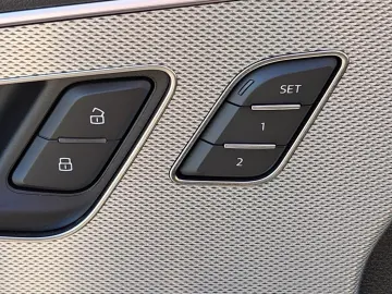 AUDI Q8 55 TFSI quattro tiptr. S line PANO AHK MATRIX