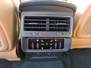 AUDI Q8 55 TFSI quattro tiptr. S line PANO AHK MATRIX