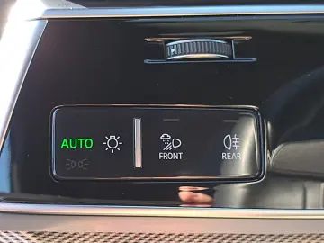 AUDI Q8 55 TFSI quattro tiptr. S line PANO AHK MATRIX