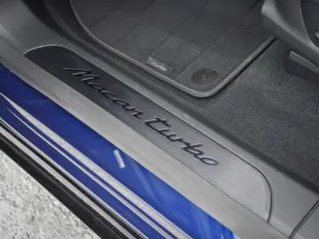 PORSCHE Macan Turbo matrix 22' RS Spyder Head-Up 18-way
