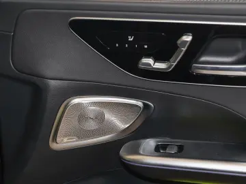 MERCEDES-BENZ C 300 d AMG-Sport Pano Burm DIGITAL 36…