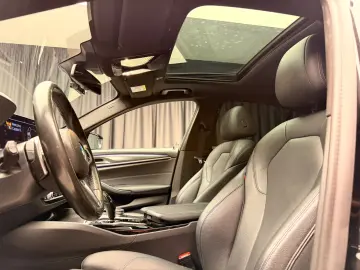 BMW 530d xDrive - M pachet   Laser   Trapa