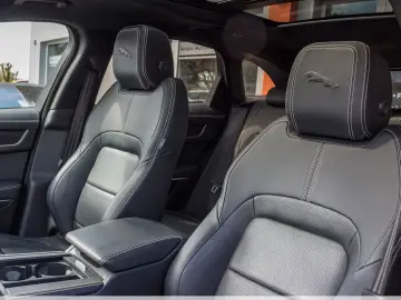 JAGUAR F-PACE D200 AWD R-Dynamic Black ACC Panorama
