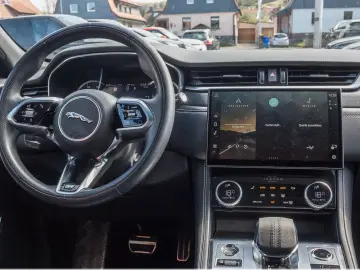 JAGUAR F-PACE D200 AWD R-Dynamic Black ACC Panorama