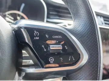 JAGUAR F-PACE D200 AWD R-Dynamic Black ACC Panorama