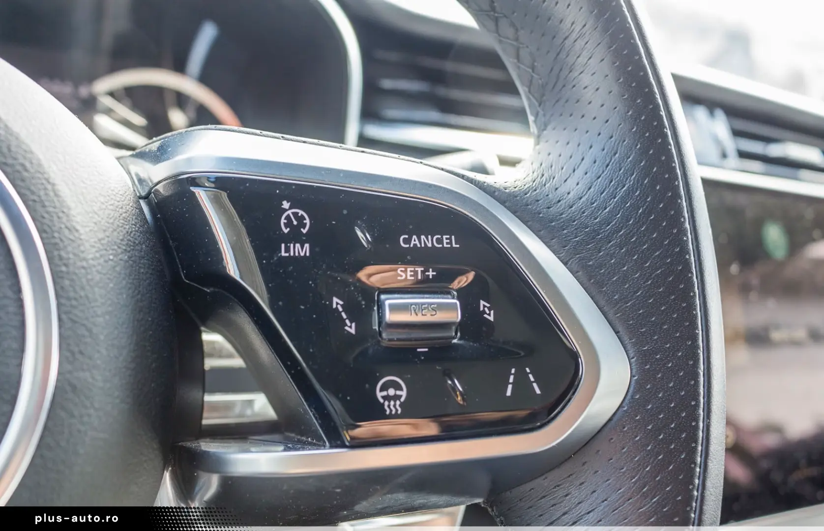 JAGUAR F-PACE D200 AWD R-Dynamic Black ACC Panorama