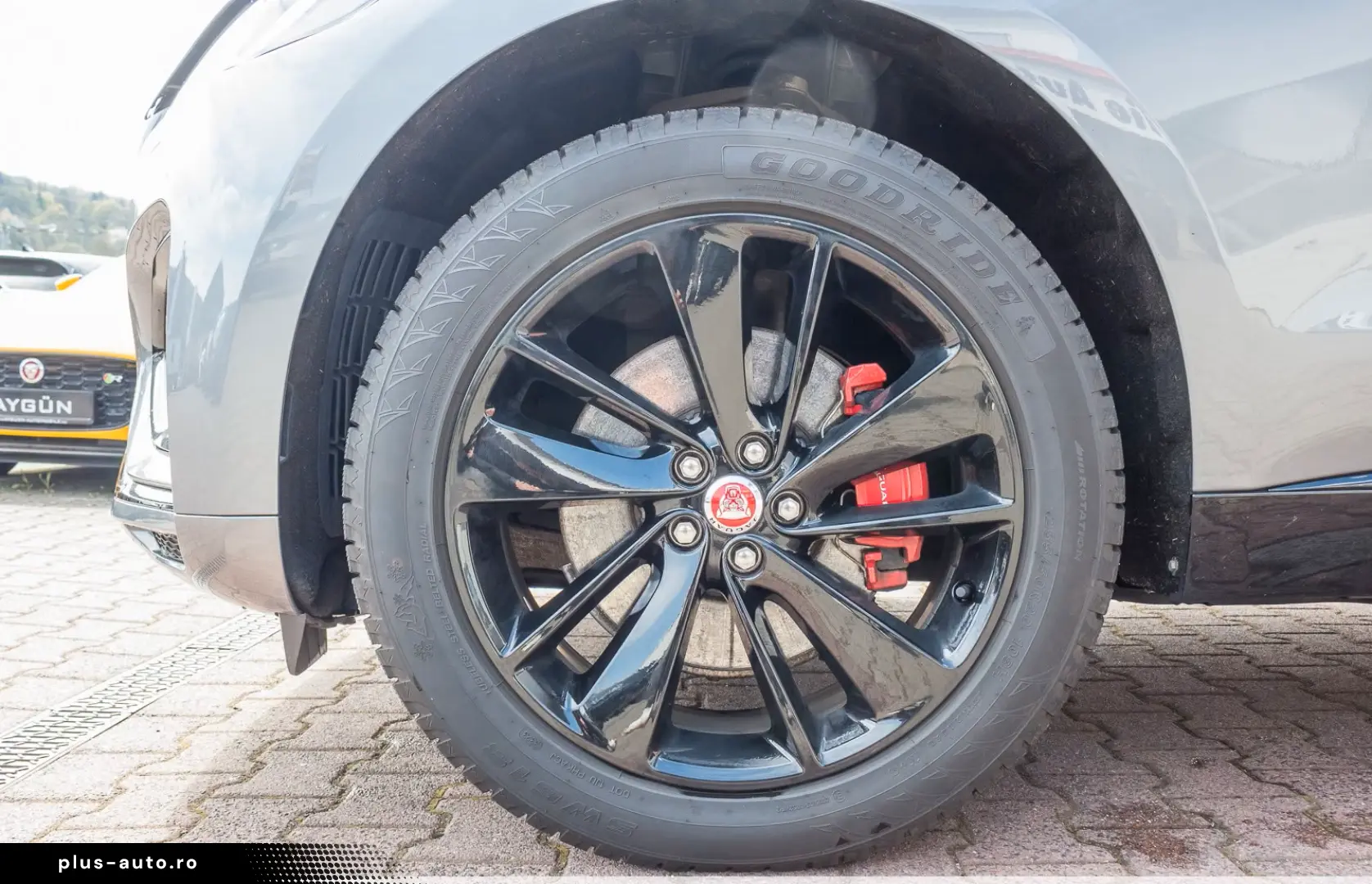 JAGUAR F-PACE D200 AWD R-Dynamic Black ACC Panorama