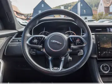 JAGUAR F-PACE D200 AWD R-Dynamic Black ACC Panorama