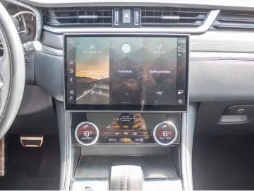 JAGUAR F-PACE D200 AWD R-Dynamic Black ACC Panorama