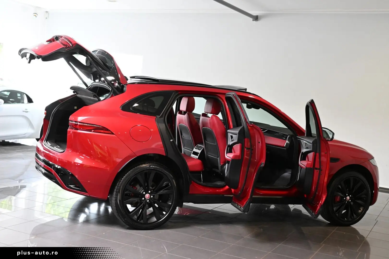 JAGUAR F-PACE R-Dynamic Black Pack AWD Pano Leder 22