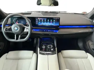 BMW 520d M Sport Carbon Drive Assist AHK HUD Pano Wide