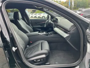 BMW 520d xDrive Touring M Sport Pro Head-Up Pano AHK