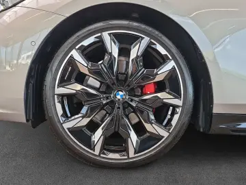BMW 520d xDrive Limousine M-Sport Pro AHK Pano ACC H