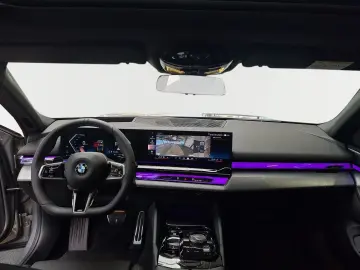 BMW 520d xDrive Limousine M-Sport Pro AHK Pano ACC H