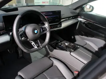 BMW 520d xDrive Tour M Sport pro HUD Iconic DA  AHK