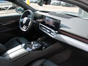 BMW 520d xDrive Tour M Sport pro HUD Iconic DA  AHK