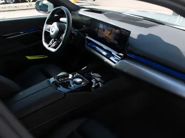 BMW 520d xDrive Tour M Sport pro HUD Iconic DA  AHK