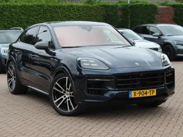 PORSCHE Cayenne Coupé 3.0 E-Hybrid   SOH 97 1%   Panoram