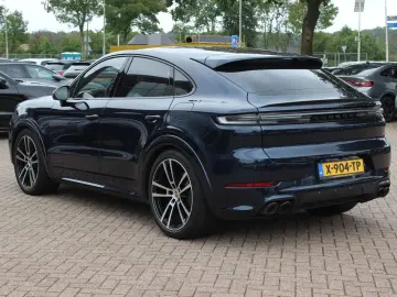 PORSCHE Cayenne Coupé 3.0 E-Hybrid   SOH 97 1%   Panoram