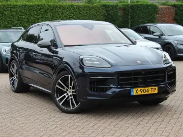 PORSCHE Cayenne Coupé 3.0 E-Hybrid   SOH 97 1%   Panoram