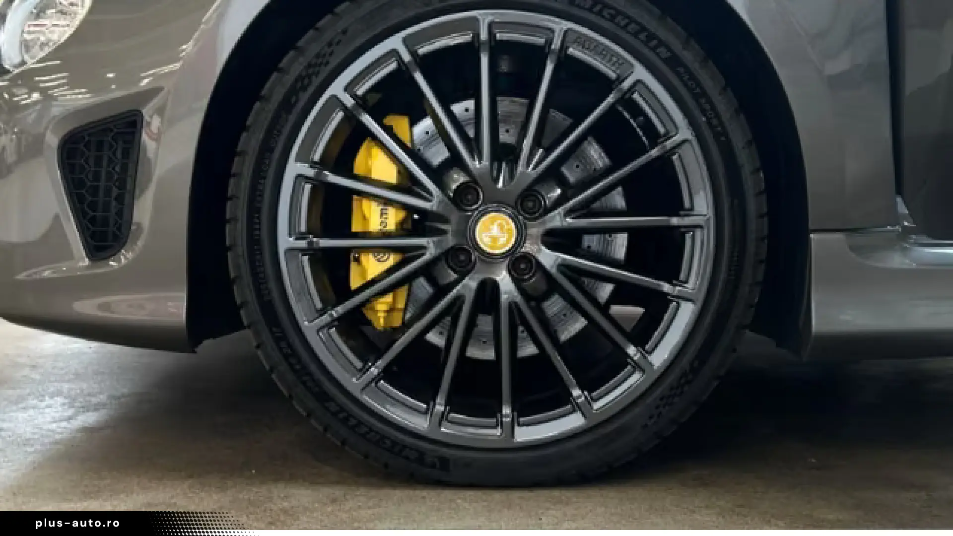Abarth 695 Nav Style Yellow BeatsRecord Monza