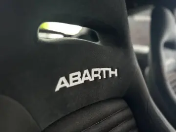 Abarth 695C BEATS KLIMA NAVI 17  ALU