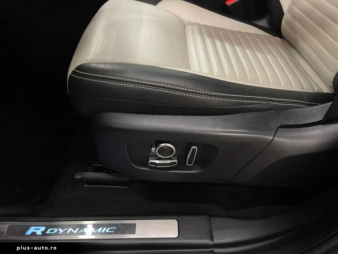 Land-Rover Discovery-Sport