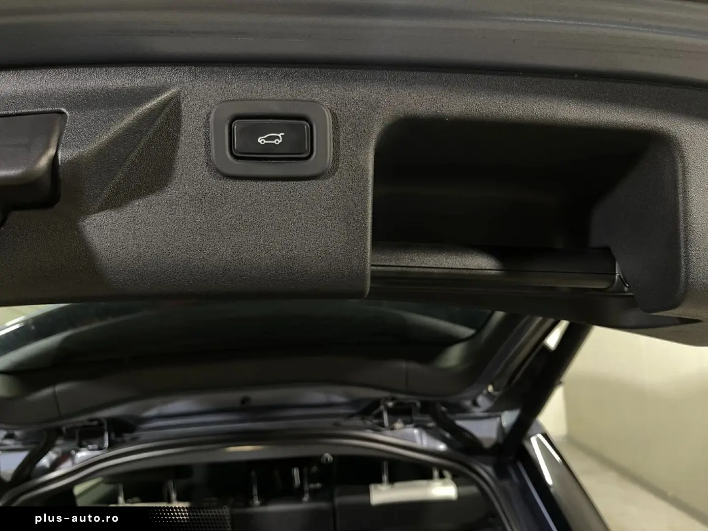 Land-Rover Discovery-Sport