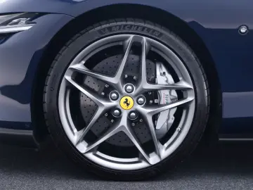 FERRARI Roma