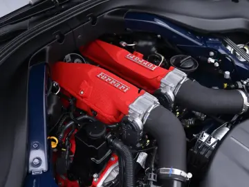 FERRARI Roma