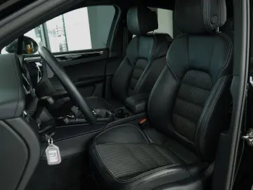 PORSCHE Macan T SPORT-CHRONO PANO BOSE PDLS  KAM 1.HAND