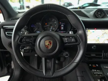 PORSCHE Macan T SPORT-CHRONO PANO BOSE PDLS  KAM 1.HAND