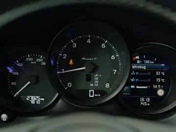 PORSCHE Macan T SPORT-CHRONO PANO BOSE PDLS  KAM 1.HAND