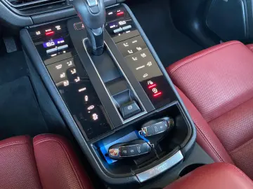 PORSCHE Macan S Carplay  Panorma