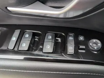 HYUNDAI TUCSON PHEV 1.6T 4WD TREND ASS-P PANO ECS NAVI