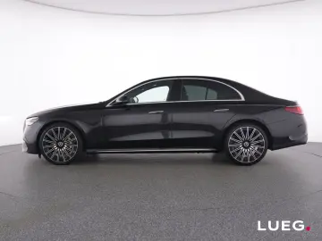 MERCEDES-BENZ E 220 d AMG Pano DLight Sitzklim Sthzg…