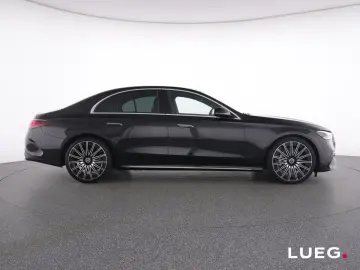 MERCEDES-BENZ E 220 d AMG Pano DLight Sitzklim Sthzg…