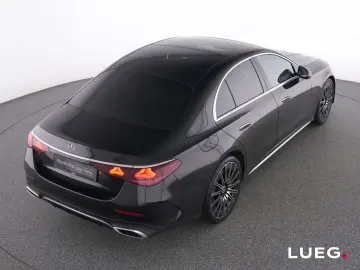 MERCEDES-BENZ E 220 d AMG Pano DLight Sitzklim Sthzg…