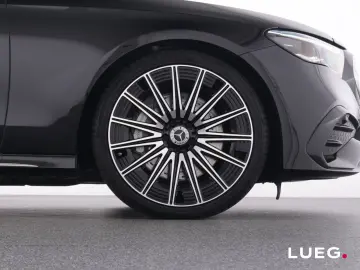 MERCEDES-BENZ E 220 d AMG Pano DLight Sitzklim Sthzg…