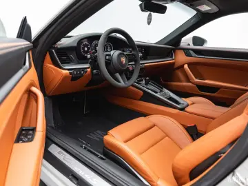 Porsche 911 992.2 Carrera 4S BI-COLOR COGNAC INNODRIVE S