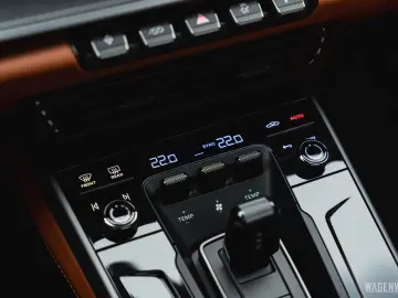 Porsche 911 992.2 Carrera 4S BI-COLOR COGNAC INNODRIVE S