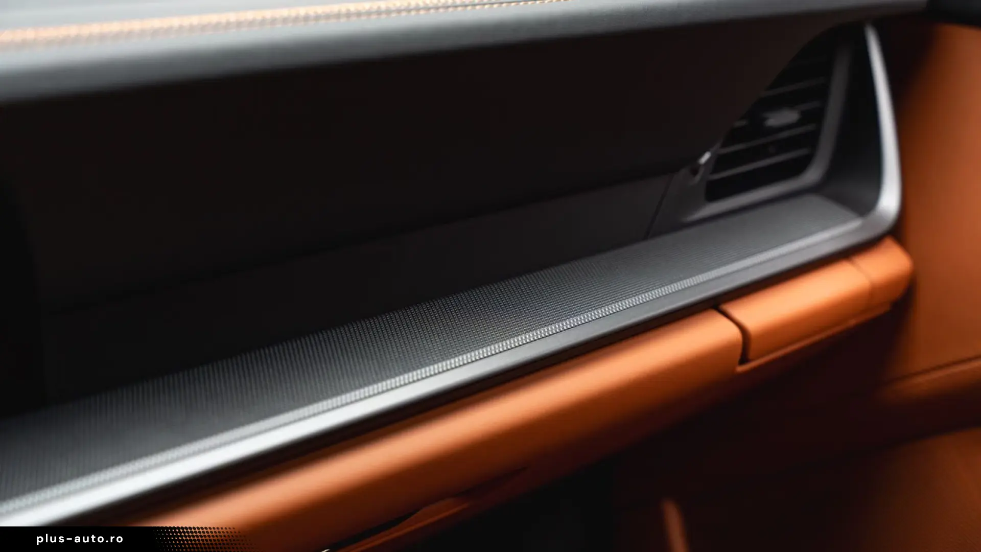 Porsche 911 992.2 Carrera 4S BI-COLOR COGNAC INNODRIVE S
