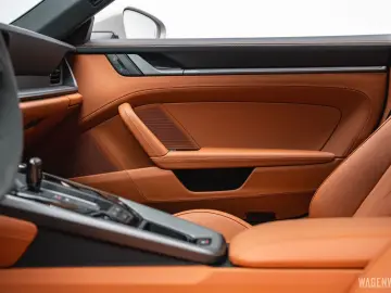 Porsche 911 992.2 Carrera 4S BI-COLOR COGNAC INNODRIVE S