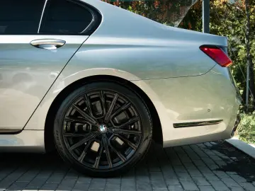 BMW 750i.xD.SOFTCL.GLASDACH.FOND.MASSAGE.4ZONEN.HUD