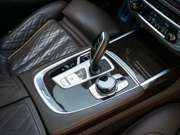 BMW 750i.xD.SOFTCL.GLASDACH.FOND.MASSAGE.4ZONEN.HUD